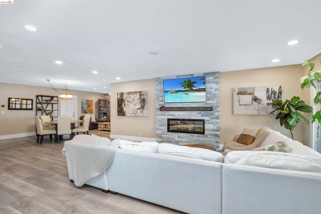 1432 Willow Lake Rd, Discovery Bay, CA 94505