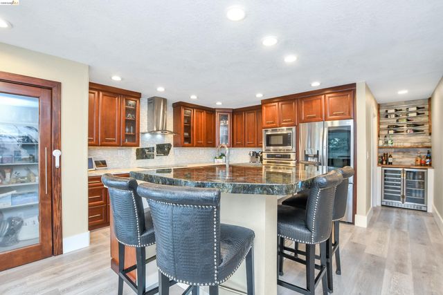 1432 Willow Lake Rd, Discovery Bay, CA 94505