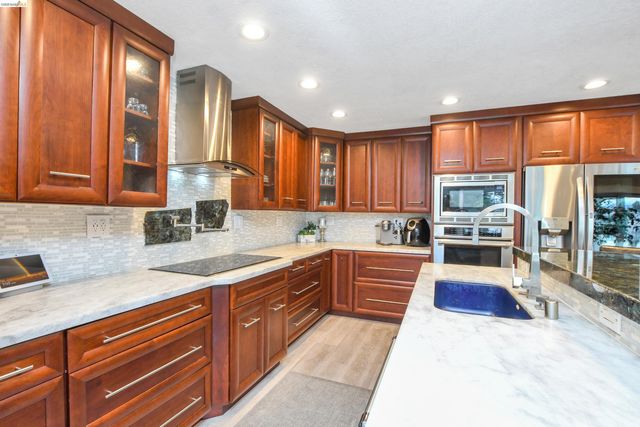 1432 Willow Lake Rd, Discovery Bay, CA 94505