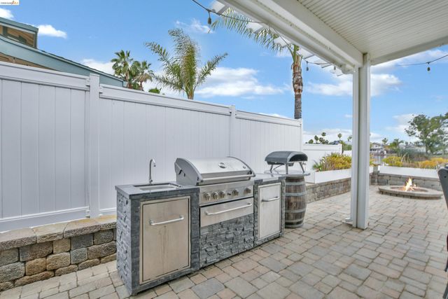 1432 Willow Lake Rd, Discovery Bay, CA 94505