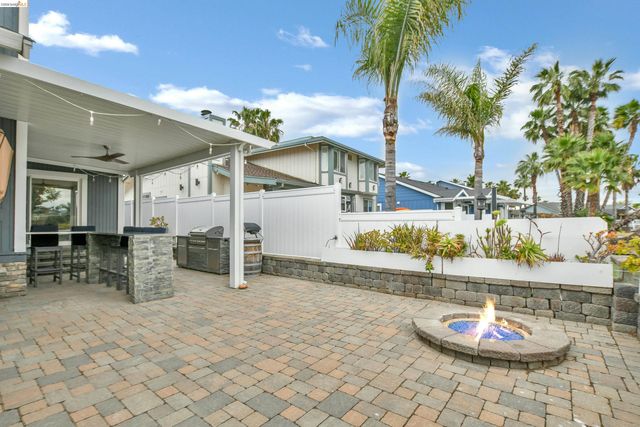 1432 Willow Lake Rd, Discovery Bay, CA 94505