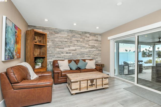 1432 Willow Lake Rd, Discovery Bay, CA 94505