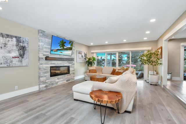 1432 Willow Lake Rd, Discovery Bay, CA 94505