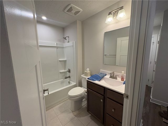 173 eagle Circle, Amherst, OH 44001