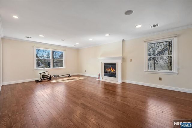 33 Country Club Road, Tenafly, NJ 07670