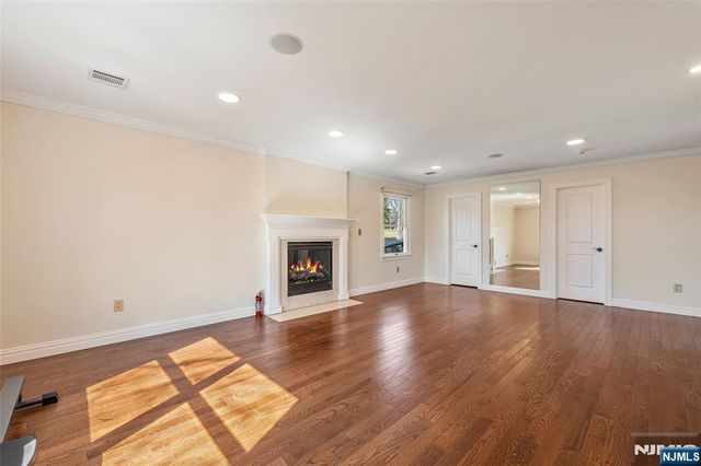 33 Country Club Road, Tenafly, NJ 07670