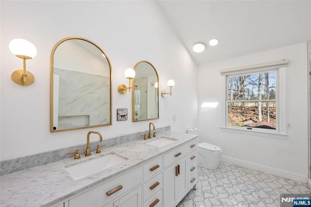 33 Country Club Road, Tenafly, NJ 07670