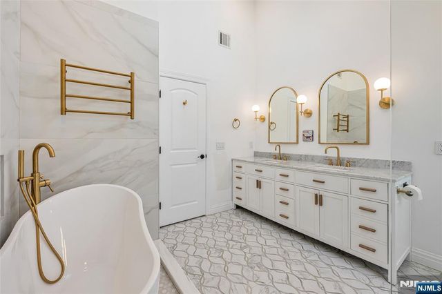 33 Country Club Road, Tenafly, NJ 07670