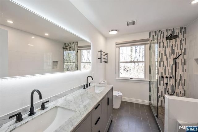 33 Country Club Road, Tenafly, NJ 07670