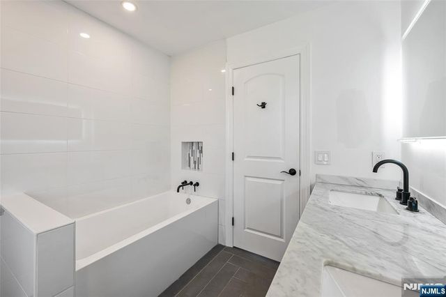 33 Country Club Road, Tenafly, NJ 07670