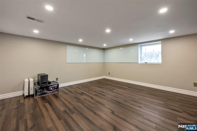 33 Country Club Road, Tenafly, NJ 07670