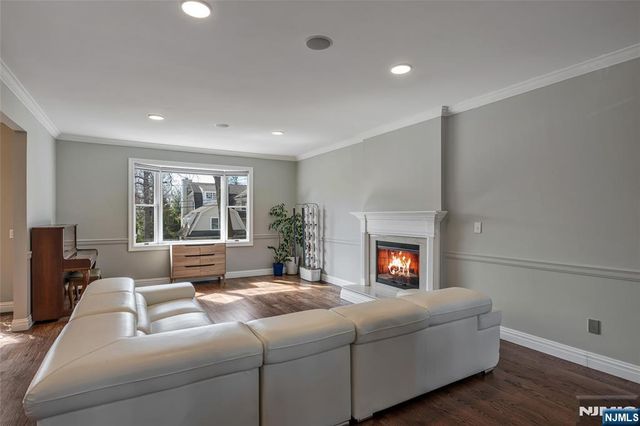 33 Country Club Road, Tenafly, NJ 07670