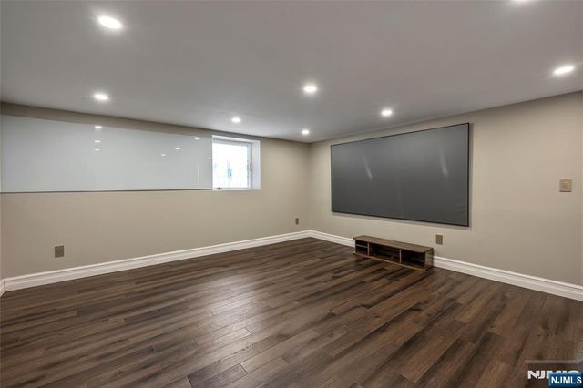 33 Country Club Road, Tenafly, NJ 07670