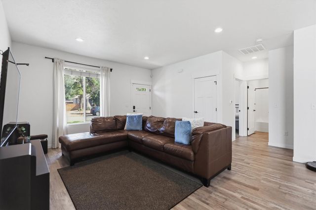 1525 W Fairview Ave, Spokane, WA 99205
