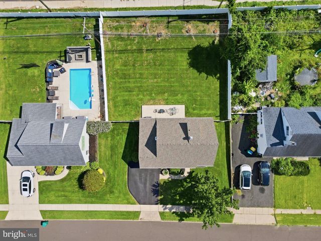 181 LOWER ORCHARD DR, Levittown, PA 19056