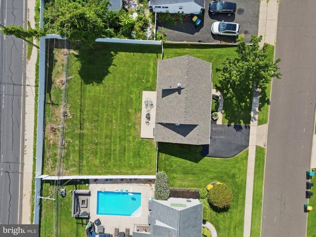 181 LOWER ORCHARD DR, Levittown, PA 19056