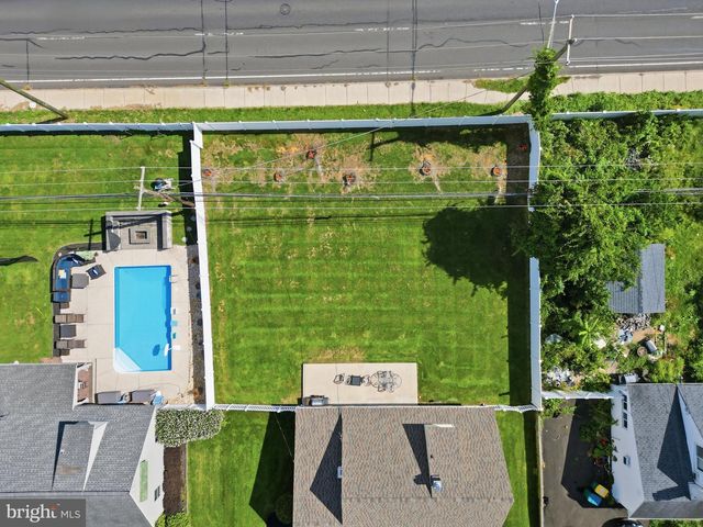 181 LOWER ORCHARD DR, Levittown, PA 19056