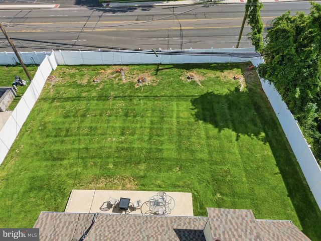 181 LOWER ORCHARD DR, Levittown, PA 19056