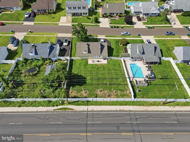 181 LOWER ORCHARD DR, Levittown, PA 19056