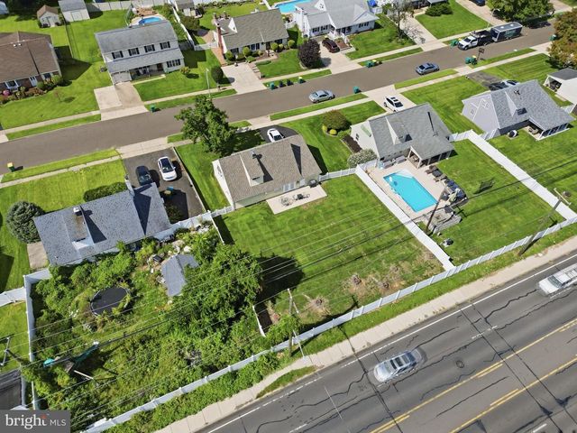 181 LOWER ORCHARD DR, Levittown, PA 19056