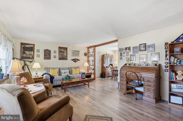 181 LOWER ORCHARD DR, Levittown, PA 19056