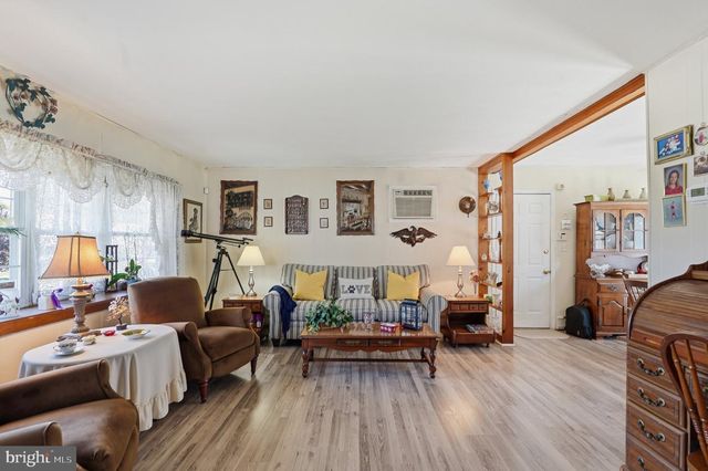 181 LOWER ORCHARD DR, Levittown, PA 19056