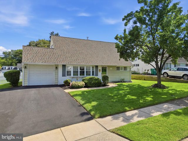 181 LOWER ORCHARD DR, Levittown, PA 19056
