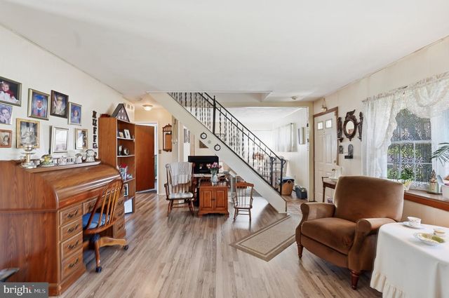 181 LOWER ORCHARD DR, Levittown, PA 19056