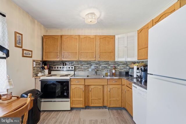 181 LOWER ORCHARD DR, Levittown, PA 19056