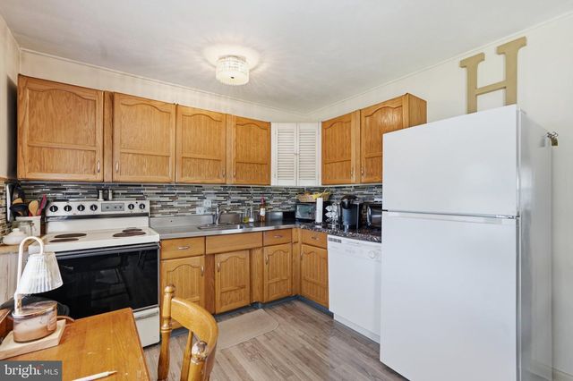 181 LOWER ORCHARD DR, Levittown, PA 19056
