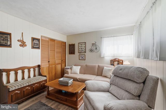 181 LOWER ORCHARD DR, Levittown, PA 19056