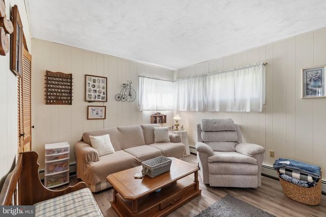 181 LOWER ORCHARD DR, Levittown, PA 19056