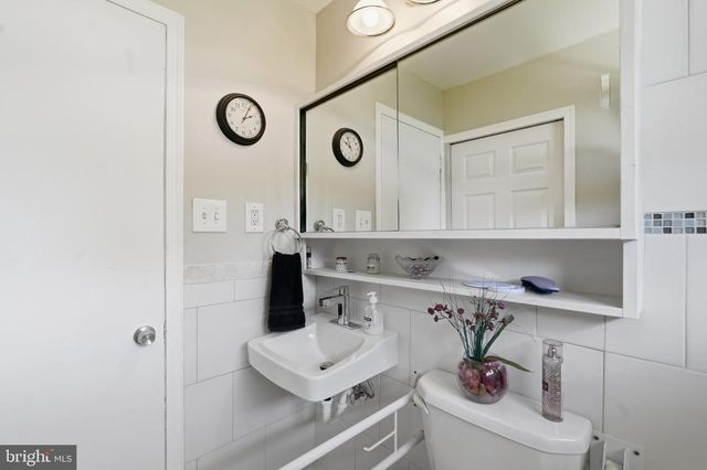 181 LOWER ORCHARD DR, Levittown, PA 19056