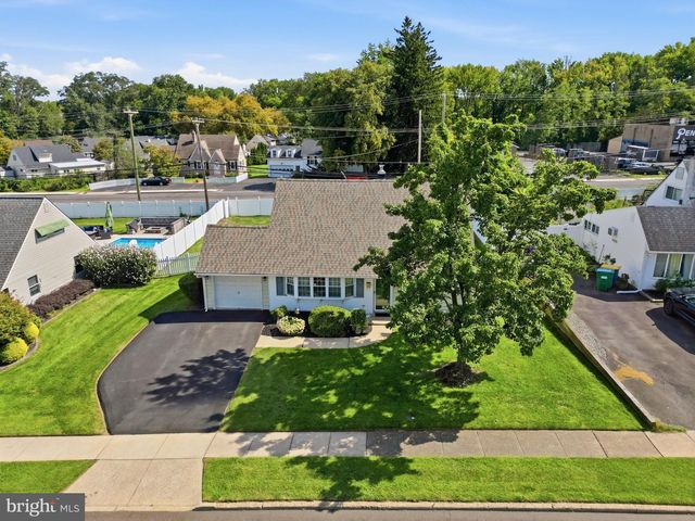 181 LOWER ORCHARD DR, Levittown, PA 19056