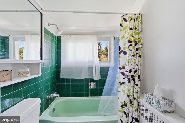 181 LOWER ORCHARD DR, Levittown, PA 19056