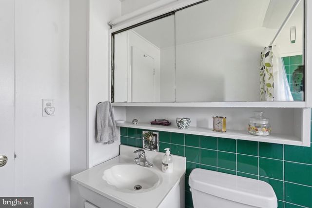 181 LOWER ORCHARD DR, Levittown, PA 19056