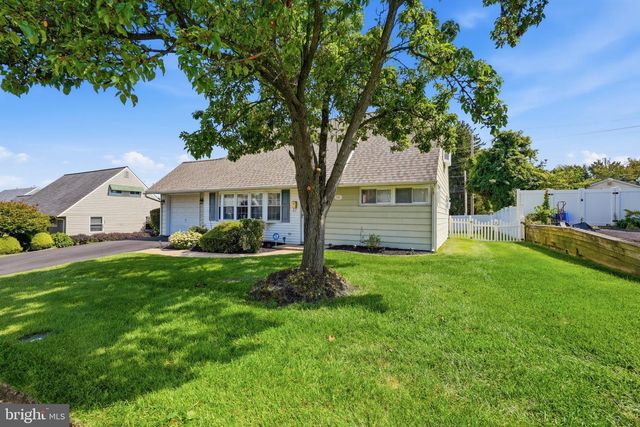 181 LOWER ORCHARD DR, Levittown, PA 19056