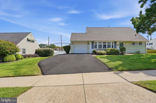 181 LOWER ORCHARD DR, Levittown, PA 19056