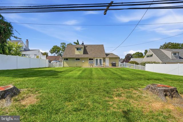181 LOWER ORCHARD DR, Levittown, PA 19056