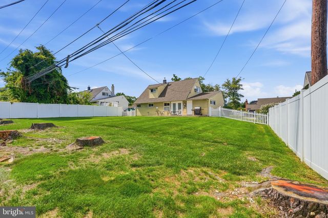 181 LOWER ORCHARD DR, Levittown, PA 19056