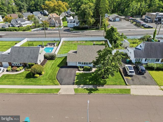 181 LOWER ORCHARD DR, Levittown, PA 19056