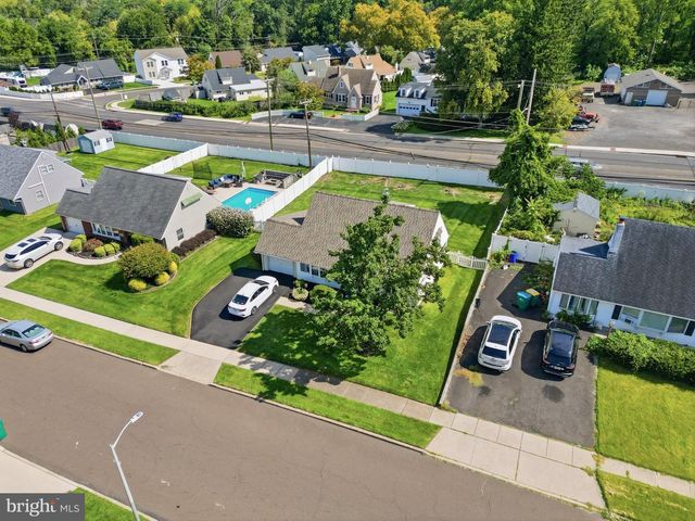 181 LOWER ORCHARD DR, Levittown, PA 19056