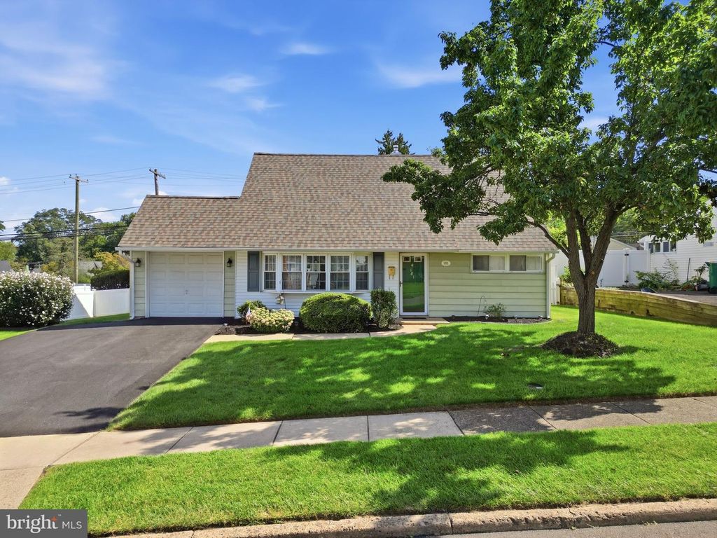 181 LOWER ORCHARD DR, Levittown, PA 19056