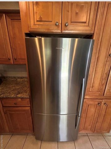 82-34 Langdale Street 142A, Floral Park, NY 11040