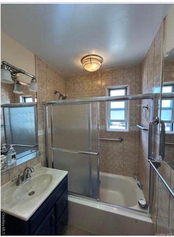 82-34 Langdale Street 142A, Floral Park, NY 11040