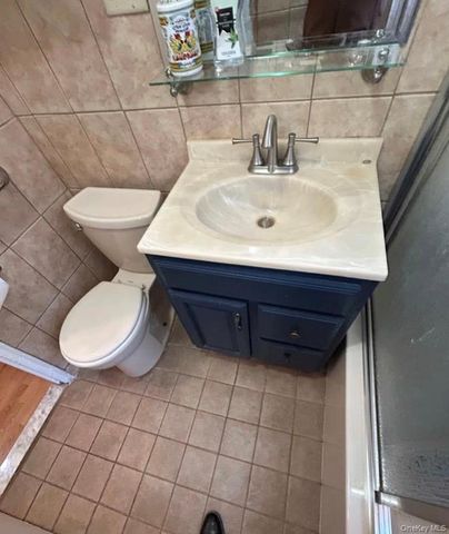 82-34 Langdale Street 142A, Floral Park, NY 11040