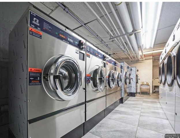 82-34 Langdale Street 142A, Floral Park, NY 11040