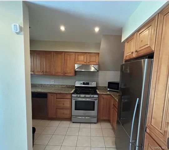 82-34 Langdale Street 142A, Floral Park, NY 11040