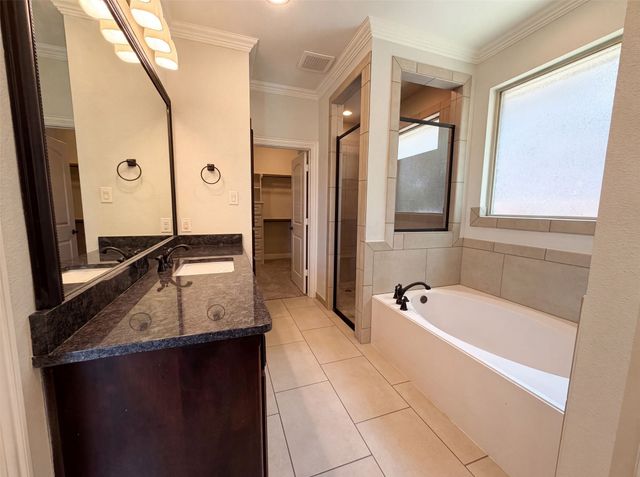 400 Blue Star Court, Burleson, TX 76028