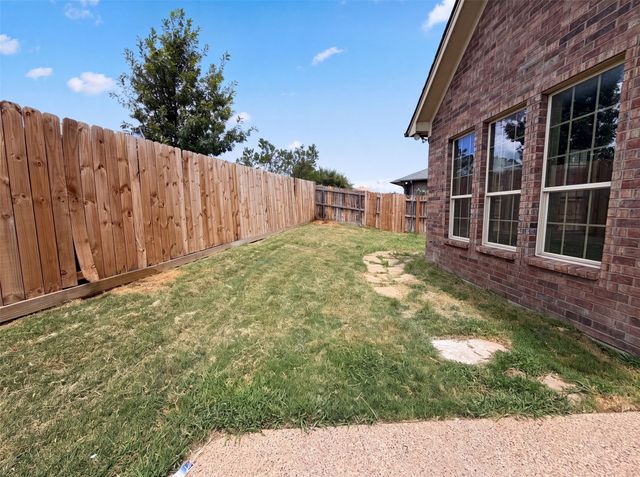 400 Blue Star Court, Burleson, TX 76028
